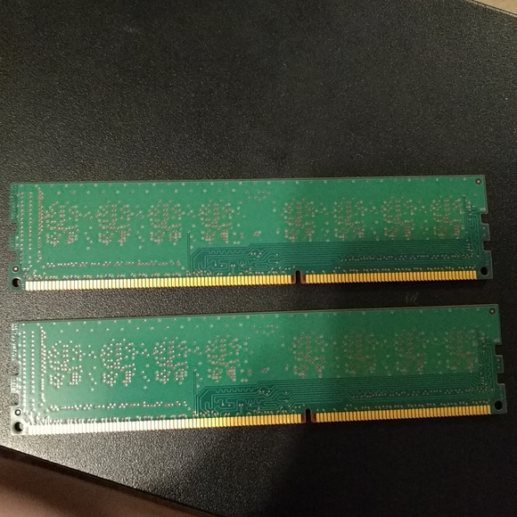 2 sticks of 4GB Ram - Picture 5 of 5